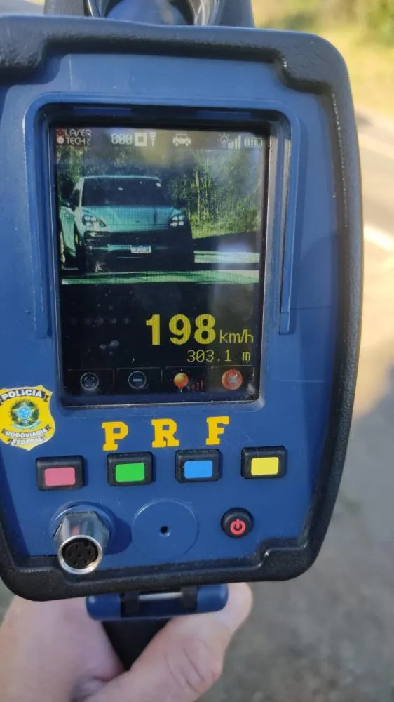 Motorista é flagrado dirigindo a 198 km/h na BR-290